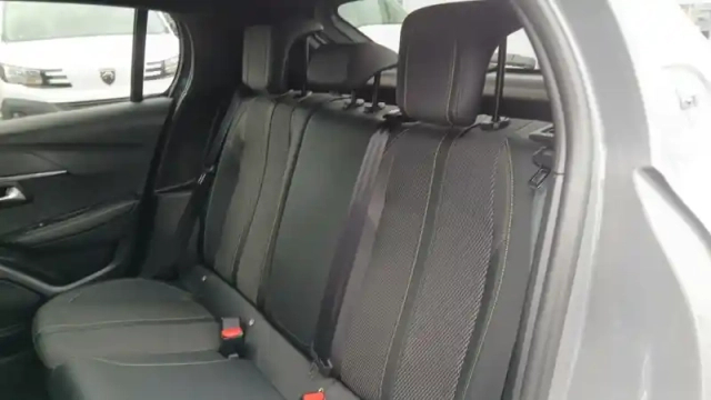 Peugeot 208 hybrid 110 e-dcs6 — photo 11
