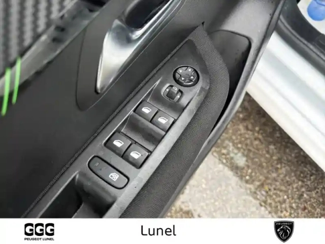 Peugeot 208 puretech 100 s&amp;s bvm6 — photo 12