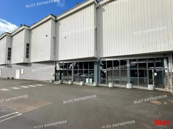Local commercial 1240 m²