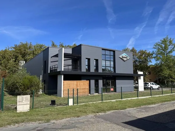 Local d'activité 657 m²