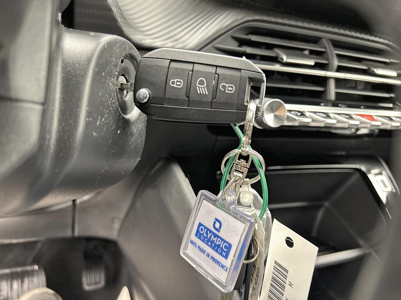 Peugeot 2008 hybrid 136 e-dcs6 style — photo 19
