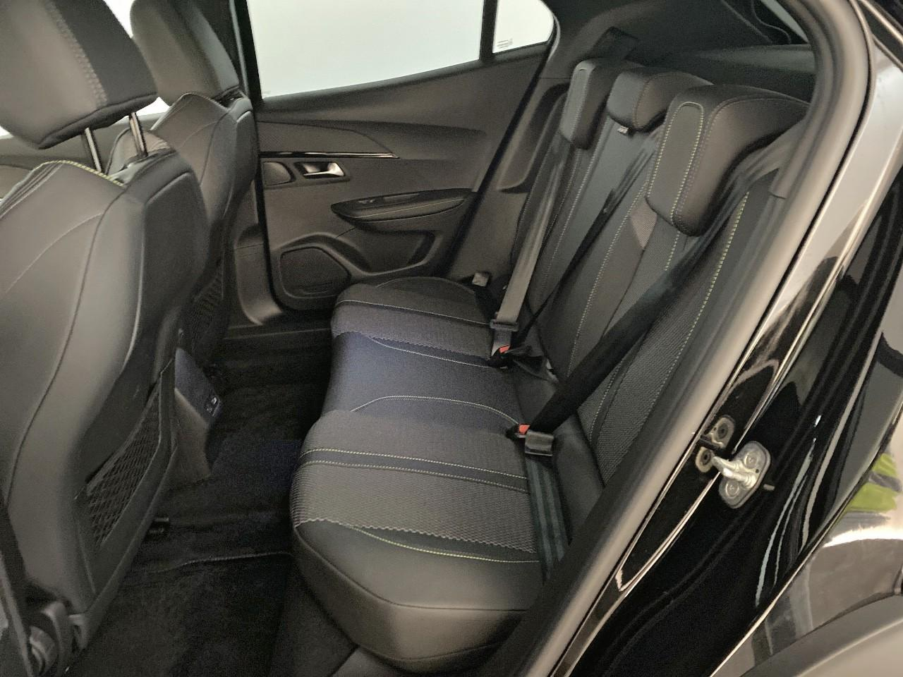 Peugeot 2008 hybrid 145 e-dcs6 gt — photo 10