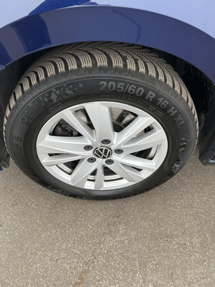 Volkswagen Touran — photo 42