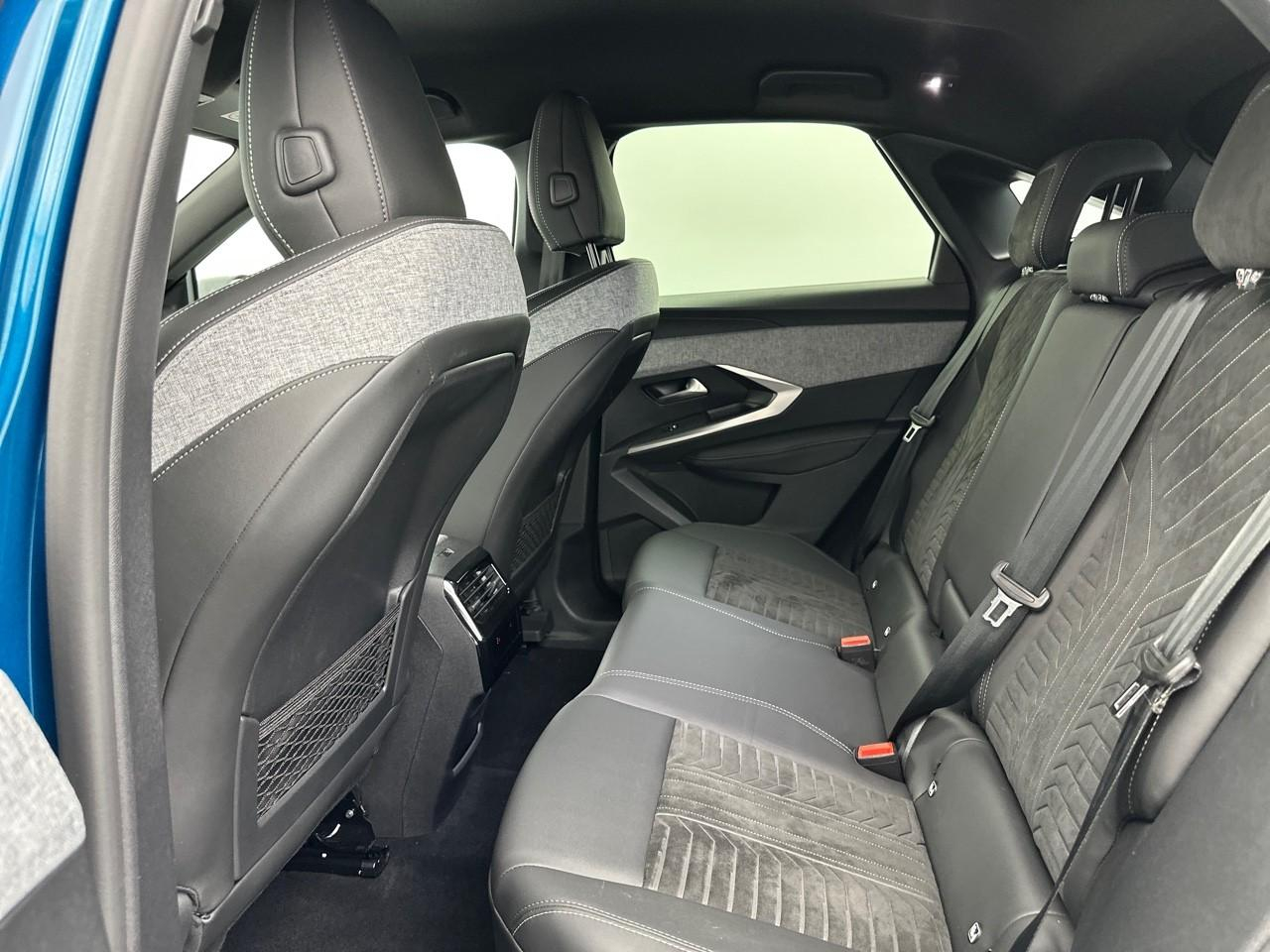 Peugeot 3008 electrique 210 ch 73 kwh gt — photo 12
