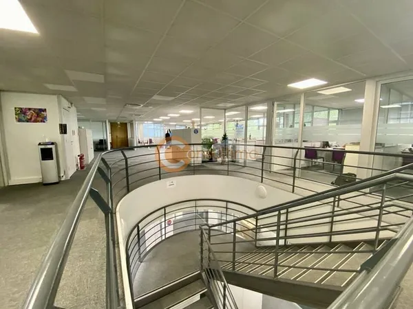 Bureaux 787 m²