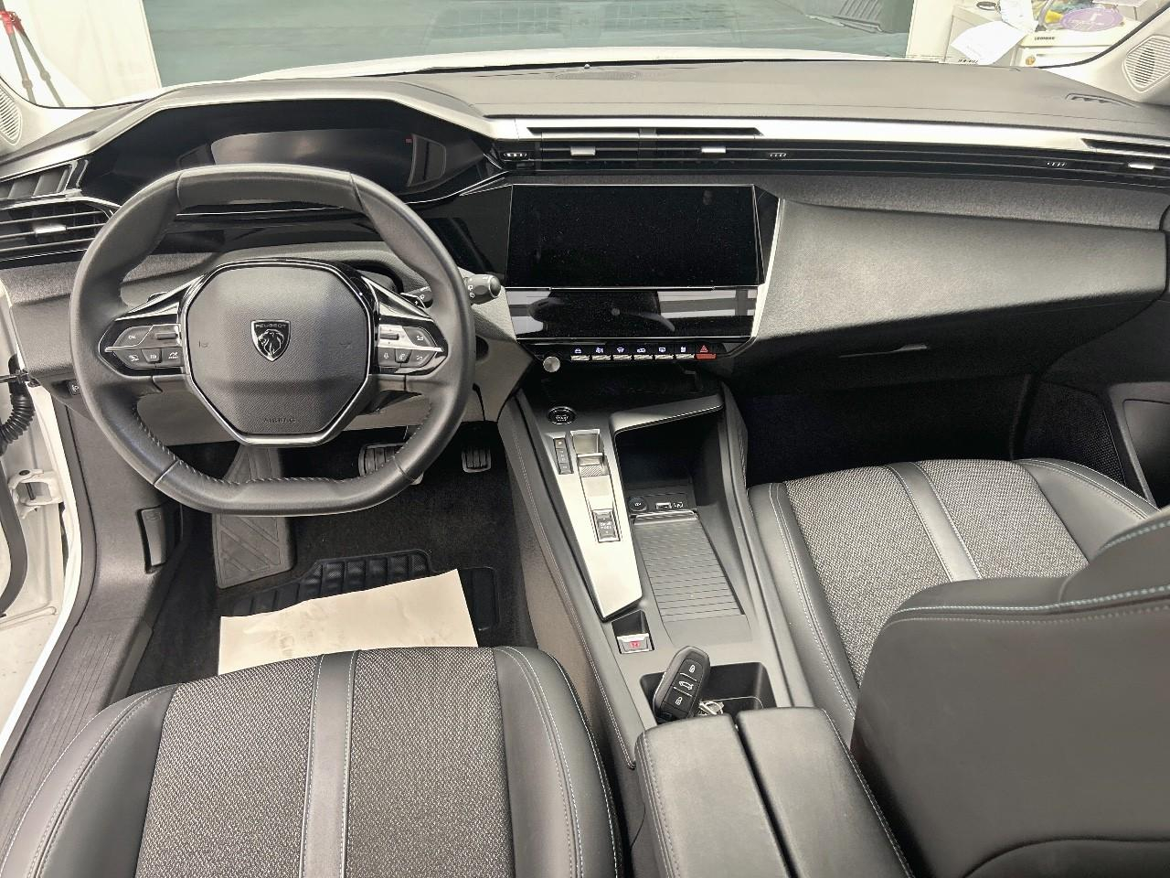 Peugeot 308 sw puretech 130ch s&s eat8 allure pack — photo 12