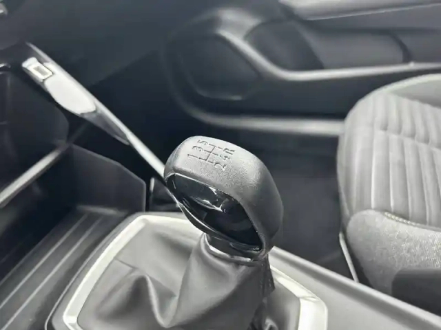 Peugeot 208 puretech 75 s&amp;s bvm5 — photo 14