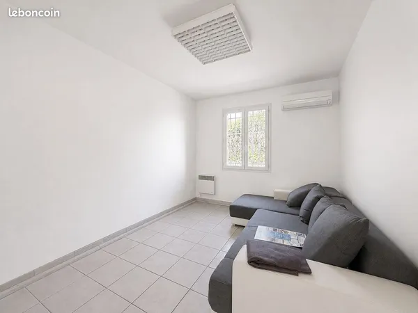 À louer - Local professionnel de 11 m² - Manduel (30129)