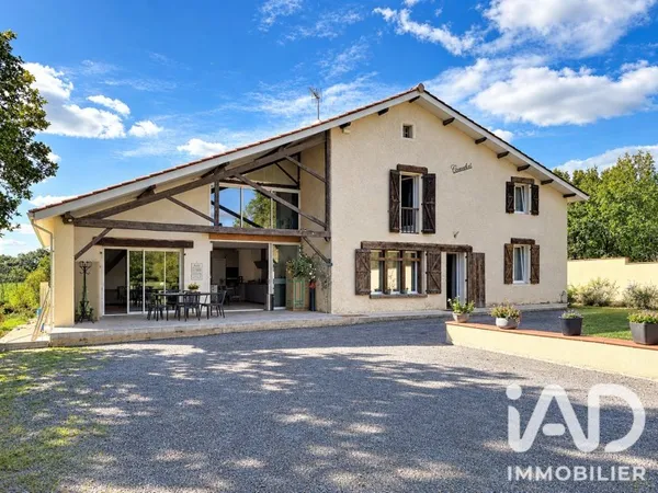 Maison 10 pièces 320 m²
