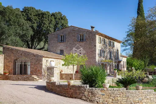 Propriété 5 pièces 412 m²