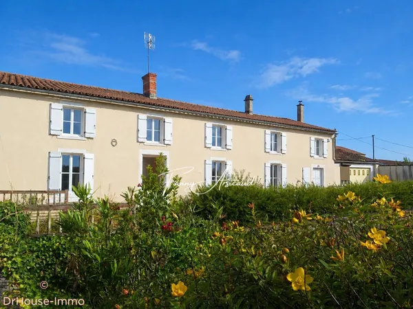 Maison en pierre avec terrain constructible de 1 295 m² - Centre de Vix