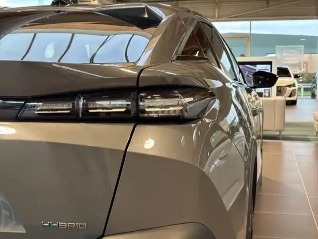 Peugeot 408 phev 180 e-eat8 — photo 57