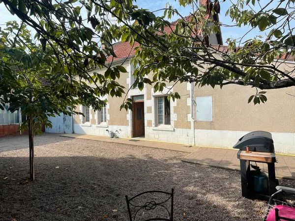 Maison de village avec jardin, garage et vie de plain-pied