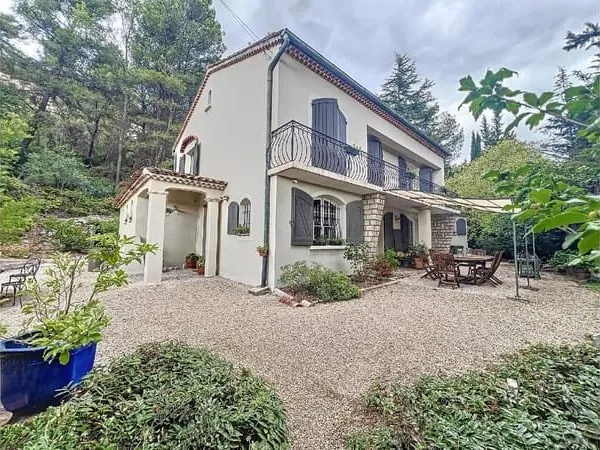 A VENDRE- Villa de 7 pièces de 184.60 m2