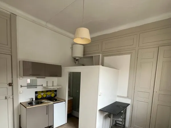 Studio tout proche gare /centre ( toutes charges inclues)
