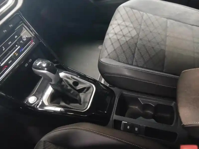 Volkswagen T-Roc 2.0 tdi 150ch r-line dsg7 — photo 15