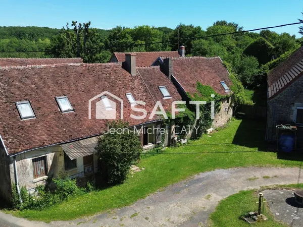 Colmery, ensemble de 3 maisons mitoyennes à rénover.