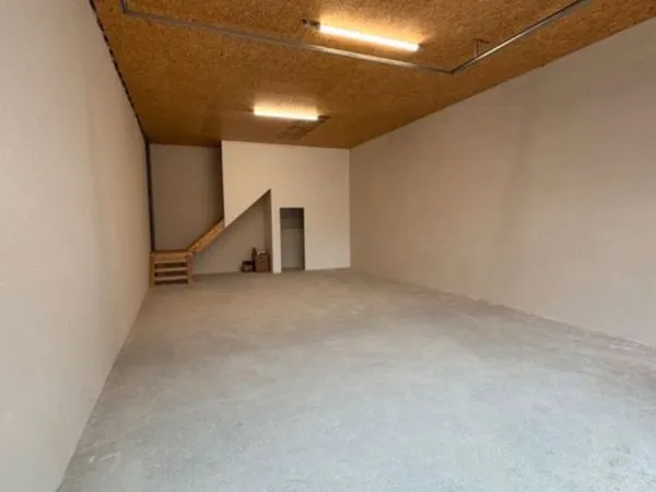 Local d'activité / Dépôt 150 m²
