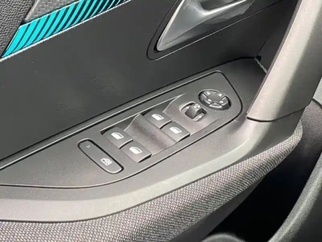 Peugeot 2008 1.2 puretech 130ch s&amp;s style eat8 — photo 11