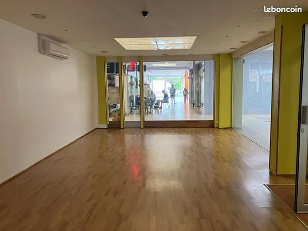 Local commercial 64 m²