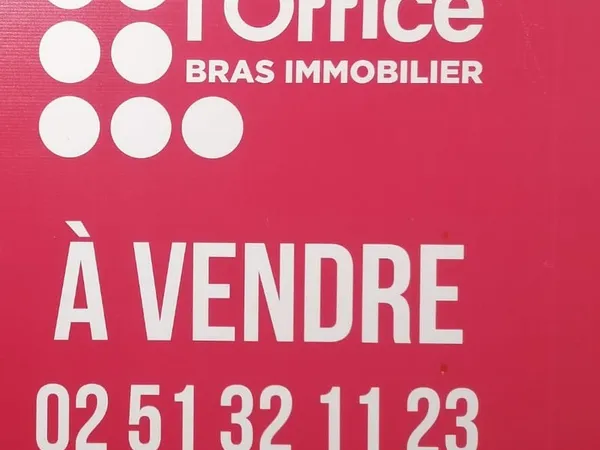 Nieul le Dolent, ensemble immobilier à rénover!