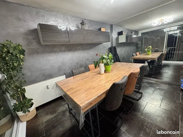 Appartement 4 pièces de 84m2, pied du tram