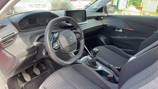 Peugeot 208 1.2 Puretech 100 - Allure – 2022 – 26185 km – Essence – Boîte Manuelle — photo 14