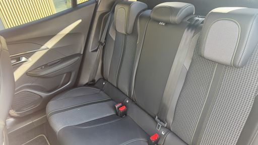 Peugeot 2008 1.2 PureTech 130 EAT8 - GT – 2023 – 28131 km – Essence – Boîte Automatique — photo 31
