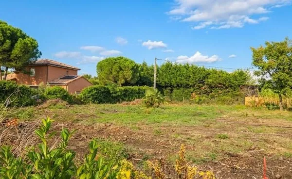Terrain 732 m²