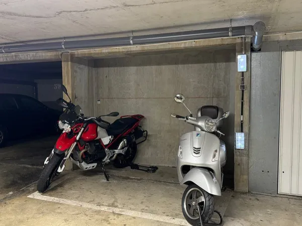 Parking moto / scooter / 2 roues