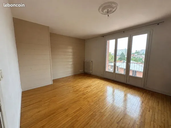 Appartement traversant 3 pièces lumineux avec balcon, loggia, garage et cave