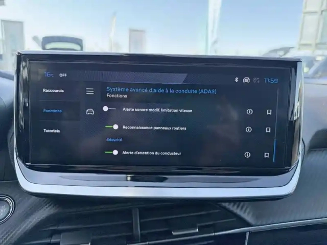 Peugeot 2008 hybrid 136 e-dcs6 — photo 50