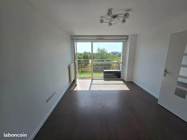 T2 lumineux 40 m² avec balcon, vue dégagée et parking