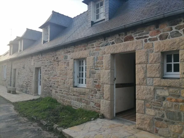 Longère en pierre à vendre - PLOUGUIEL