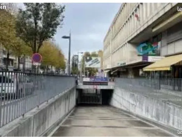 1 à 4 places de parking à louer sur Centre Deux