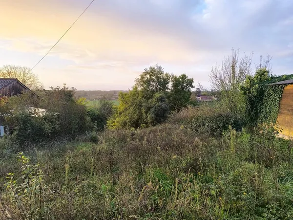TERRAIN A BATIR AVEC CU ET VUE DEGAGEE