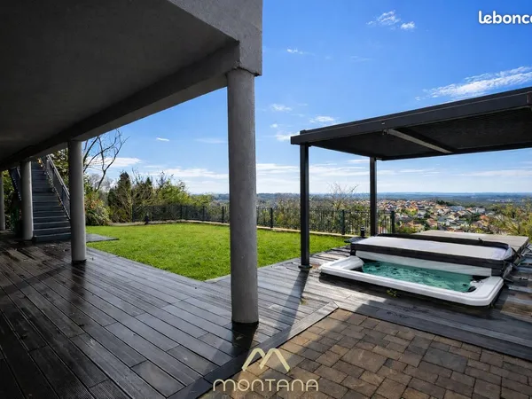 Maison 8 pièces 272 m²