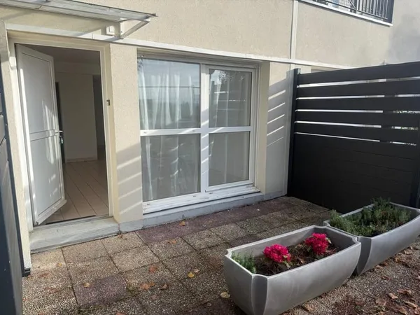 A LOUER - BEAU STUDIO SUR LES HAUTEURS DE MEULAN