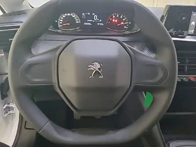 Peugeot 208 puretech 75 s&amp;s bvm5 — photo 9