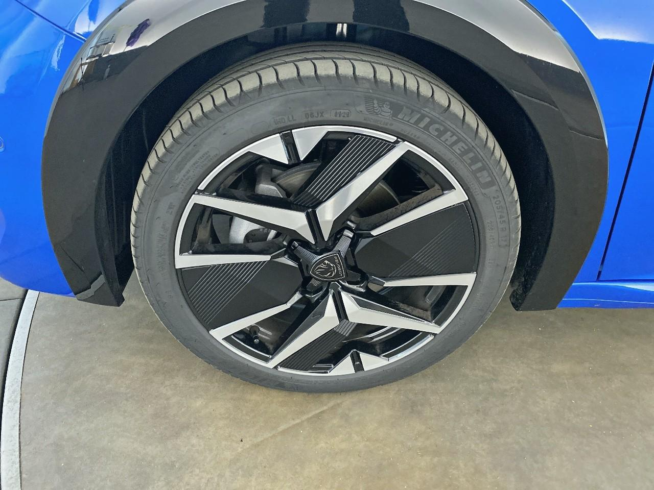 Peugeot 208 hybrid 145 ch e-dcs6 gt — photo 11