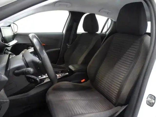 Peugeot 208 e- 136ch active — photo 7