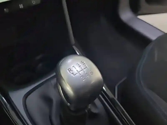 Peugeot 2008 puretech 110ch s&amp;s bvm6 — photo 35