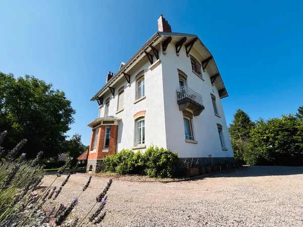 Maison 10 pièces 226 m²