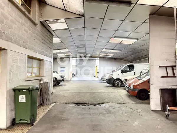 Local commercial 302 m²