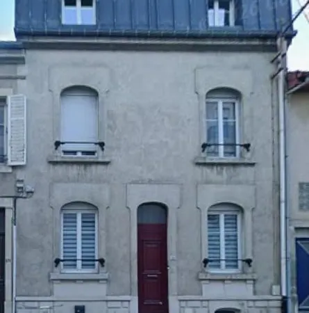 Maison de maître 1905 rénovée, cour, Parc Ste-Marie