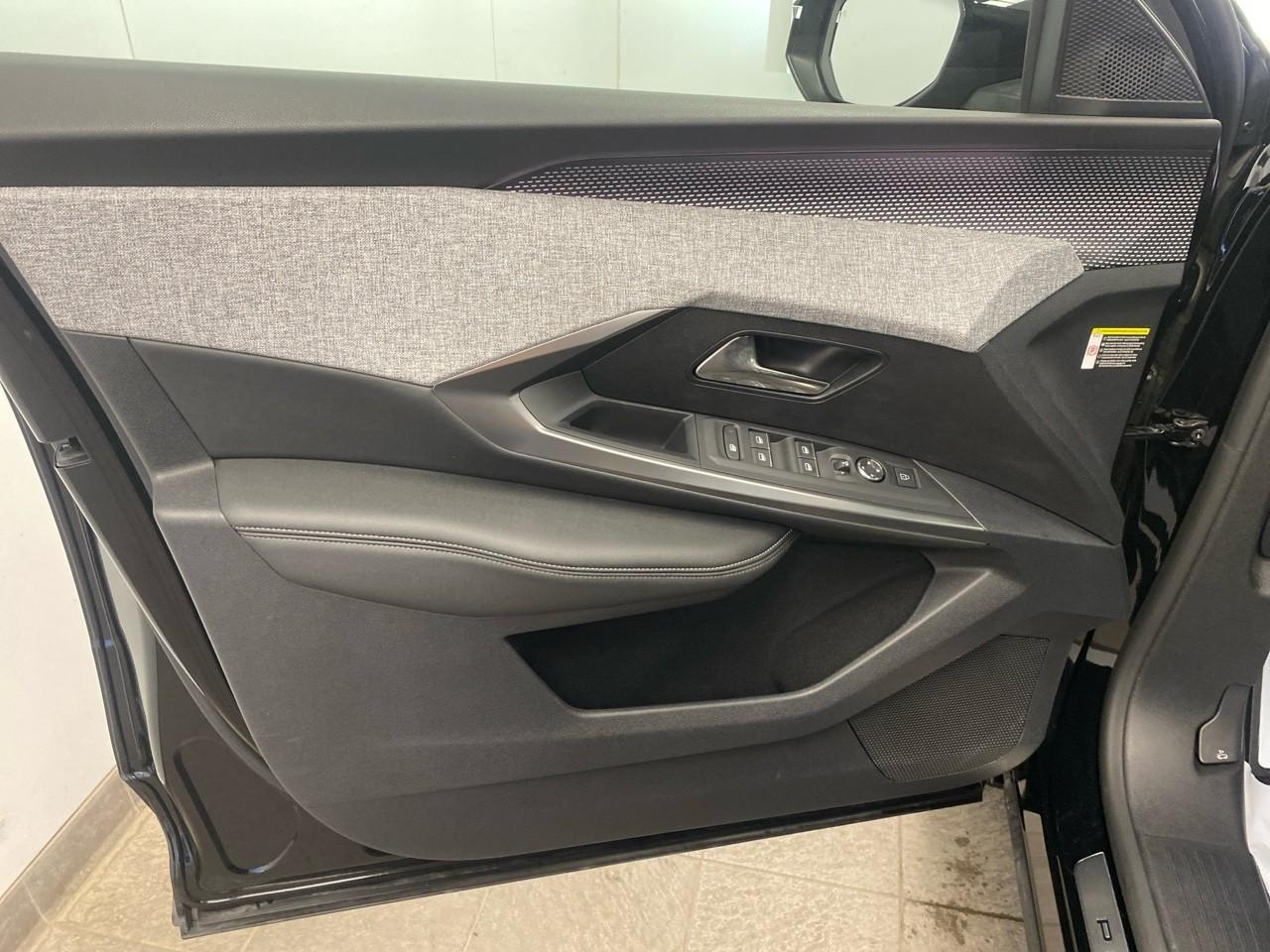Peugeot 3008 hybrid 136 e-dcs6 gt — photo 20