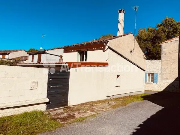 Maison de Hameau a finir de renover a Bourg Charente