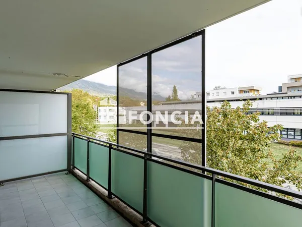 Meylan - appartement t2 de 44,50 m² - terrasse - résidence de 2017 - ascenseur - dpe c - 195 000