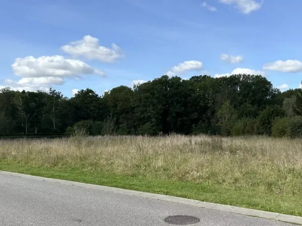 Terrain 553 m²