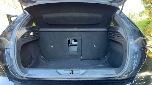 Peugeot 308 1.5 BlueHDi 130 EAT8 - Allure Pack – 2023 – 54298 km – Diesel – Boîte Automatique — photo 31